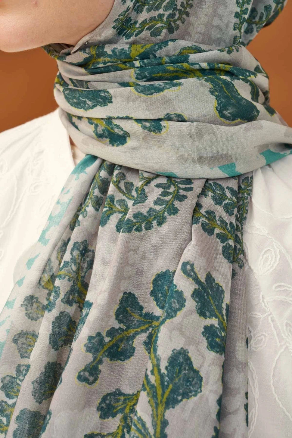 Silk Home Riva Şal Tencel Spring Blossoms Koyu Gri