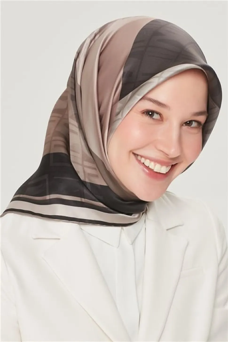 Armine Sura İpek Eşarp Siyah, Taş, Vizon