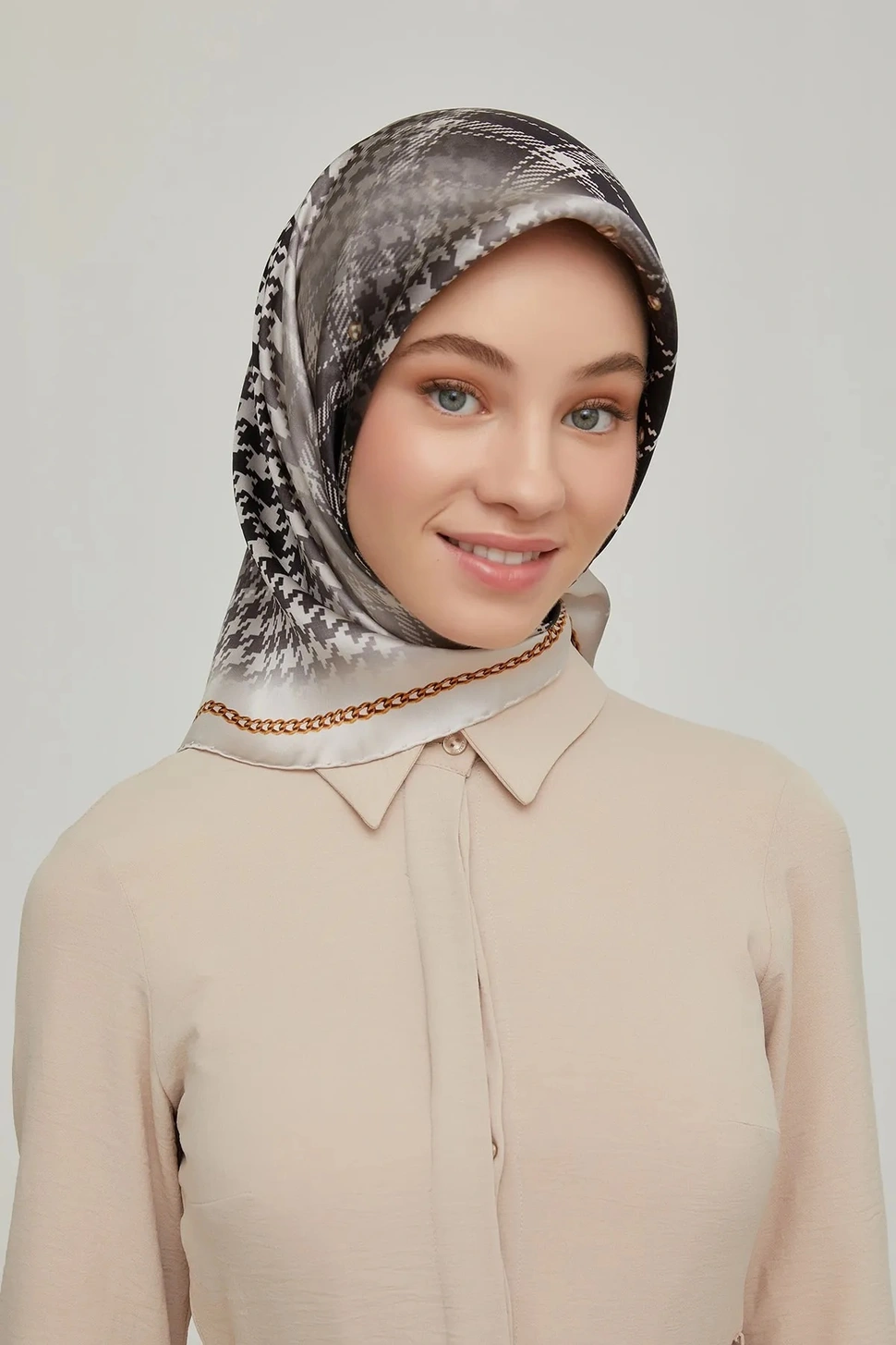 Armine Sura İpek Eşarp Siyah, Krem