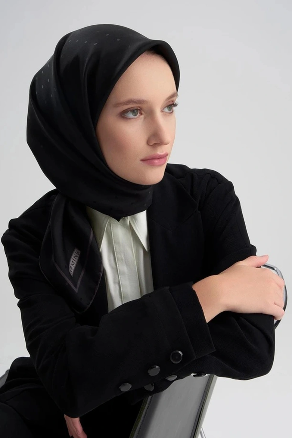 Armine Jakar Twill İpek Eşarp Siyah Puantiyeli