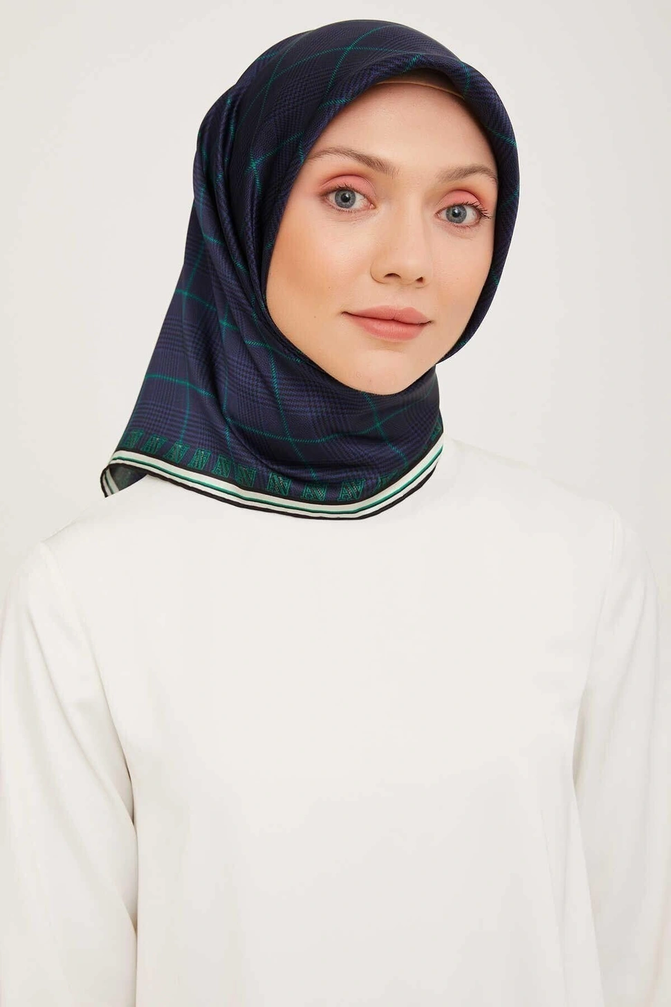 Armine Sura İpek Eşarp Kazayağı, Ekose, Lacivert, Yeşil