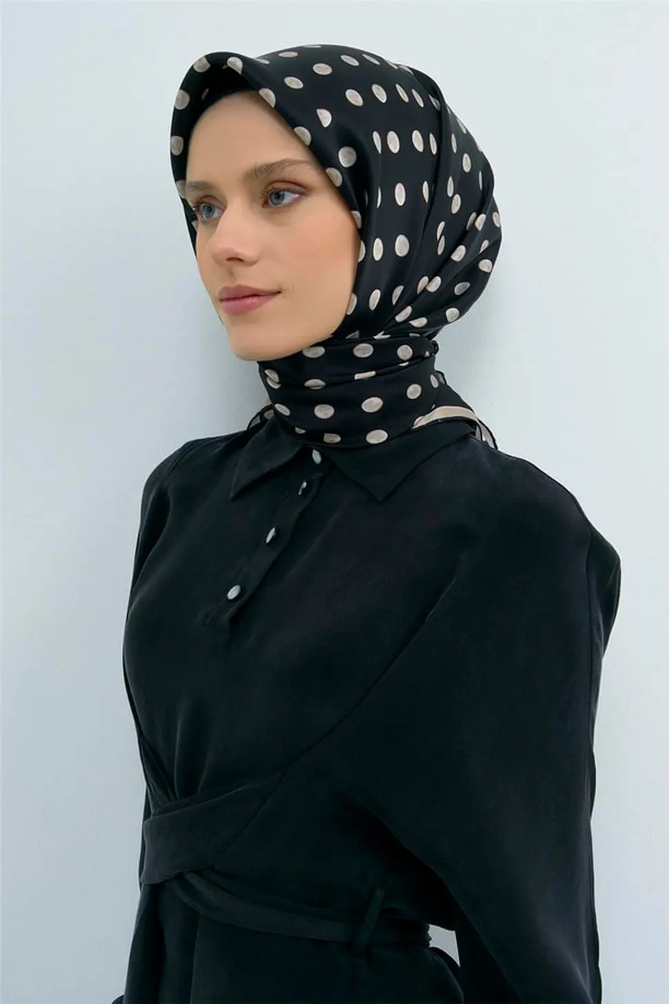 Armine Sura İpek Eşarp Siyah, Krem, Puantiyeli