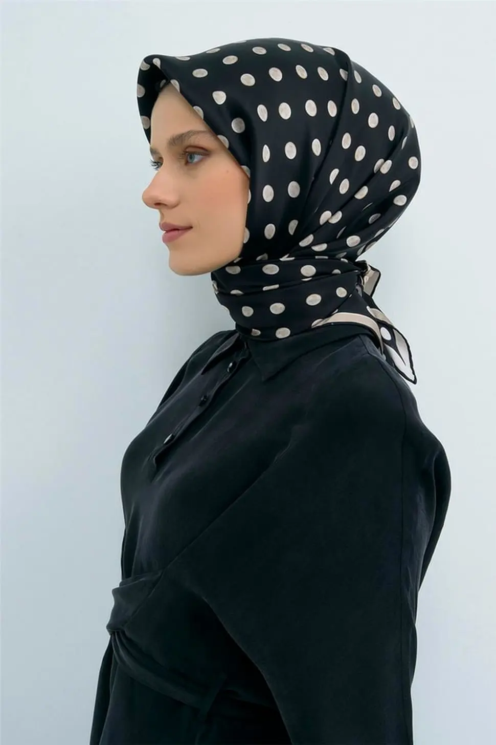 Armine Sura İpek Eşarp Siyah, Krem, Puantiyeli