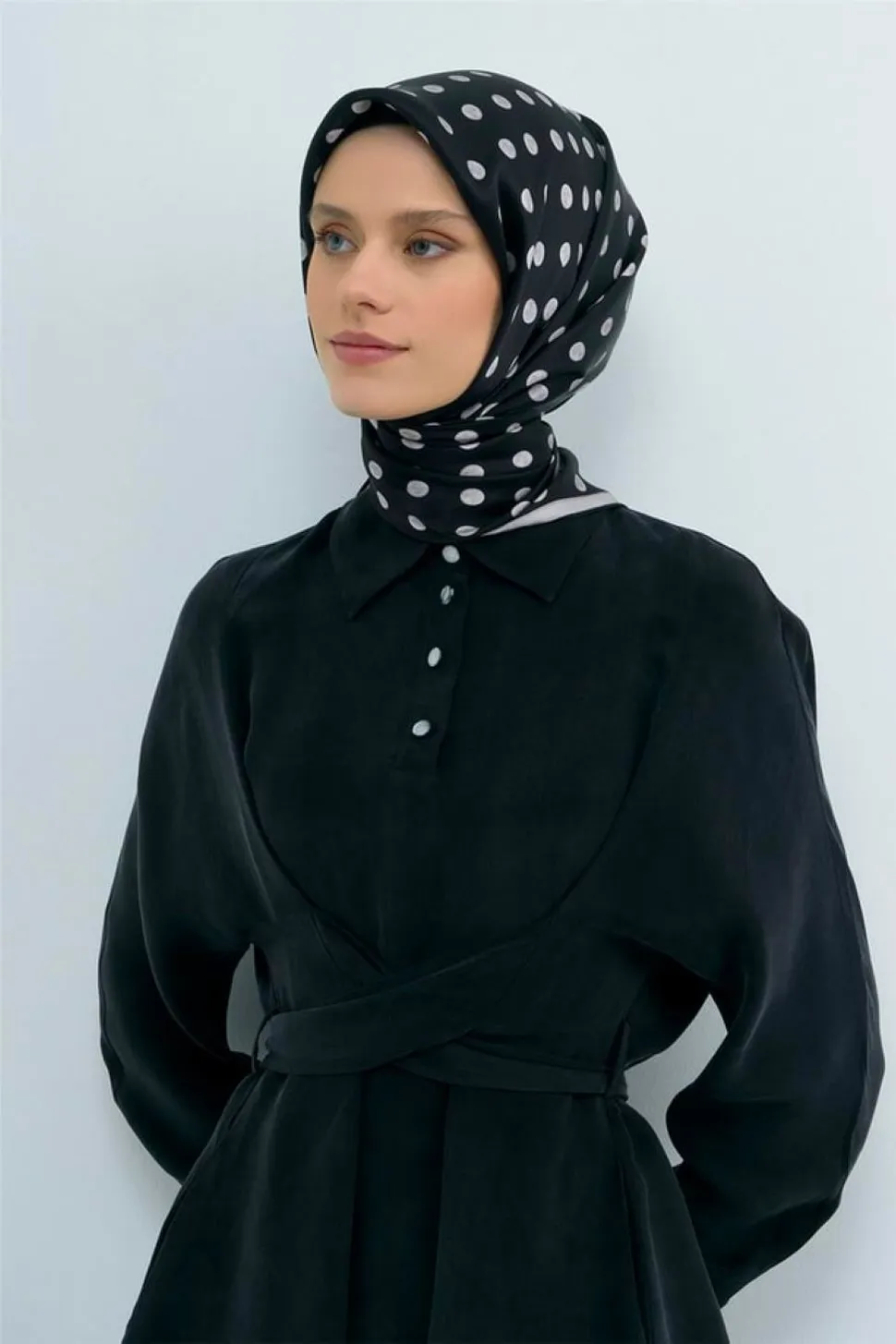 Armine Sura İpek Eşarp Siyah, Gri, Puantiyeli