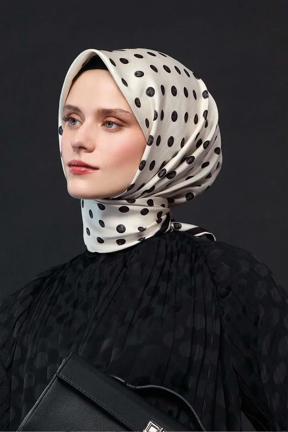 Armine Sura İpek Eşarp Krem, Siyah, Puantiyeli