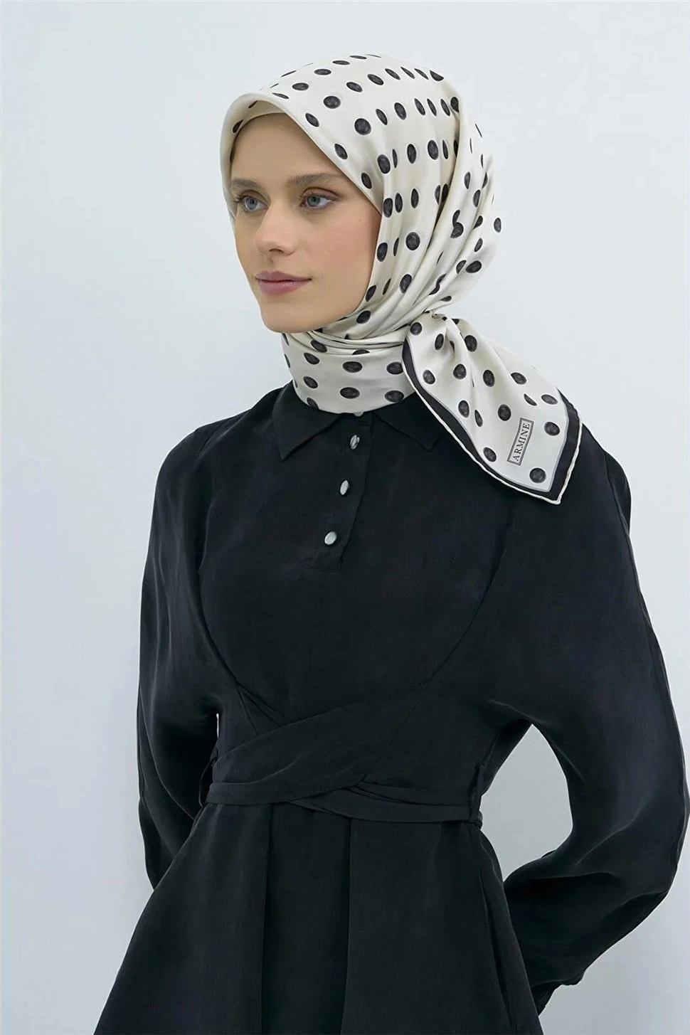 Armine Sura İpek Eşarp Krem, Siyah, Puantiyeli