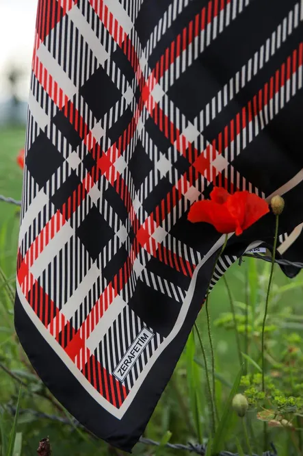 Zerafetim Twill İpek Eşarp Siyah, Bej, Kırmızı