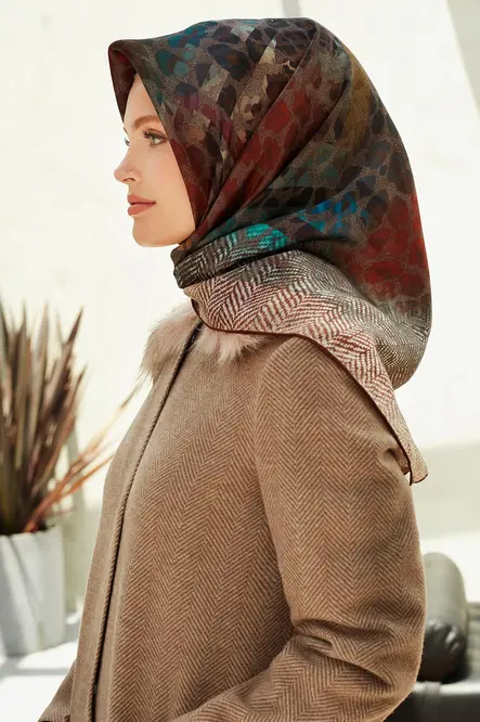 Armine Sura İpek Eşarp
