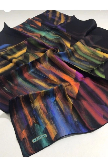 Armine Sura İpek Eşarp