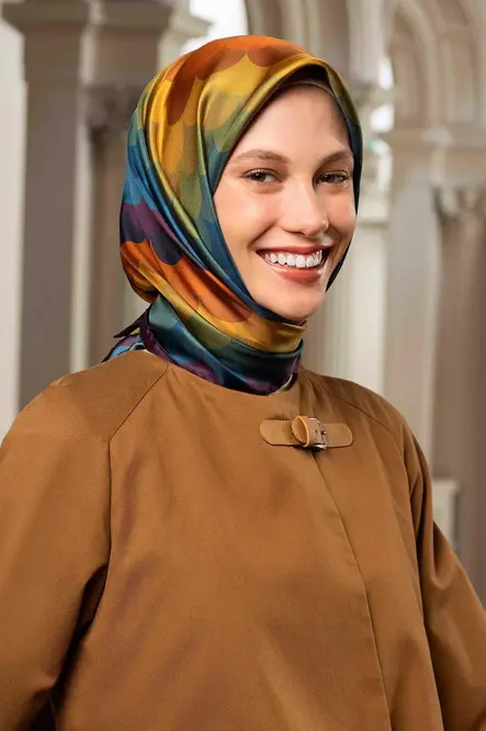 Armine Sura İpek Eşarp