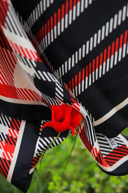 Zerafetim Twill İpek Eşarp Siyah, Bej, Kırmızı