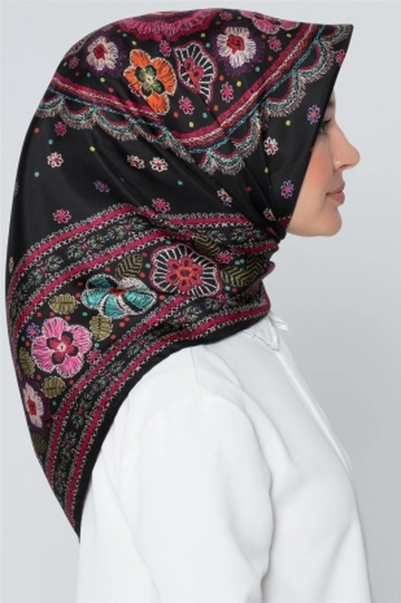 Armine Sura İpek Eşarp