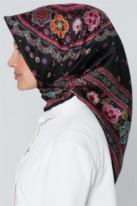 Armine Sura İpek Eşarp