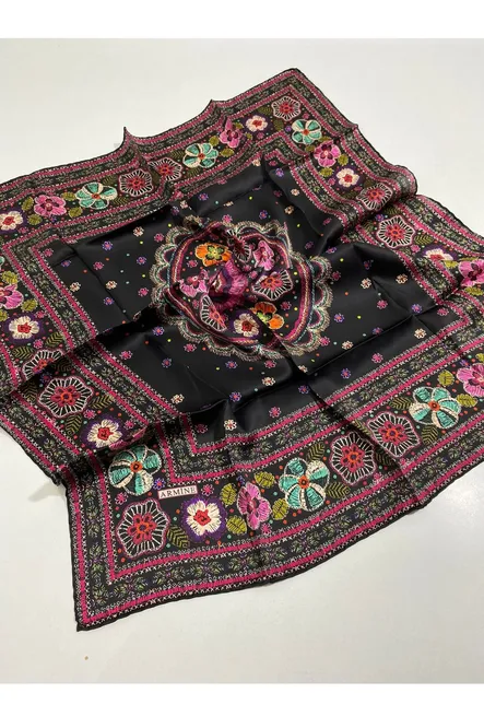 Armine Sura İpek Eşarp