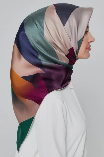 Armine Sura İpek Eşarp