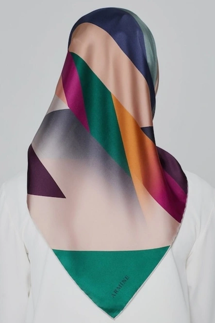 Armine Sura İpek Eşarp