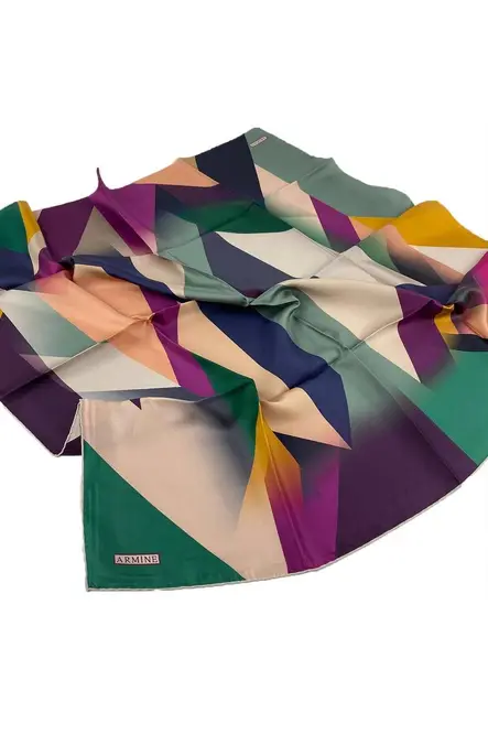 Armine Sura İpek Eşarp