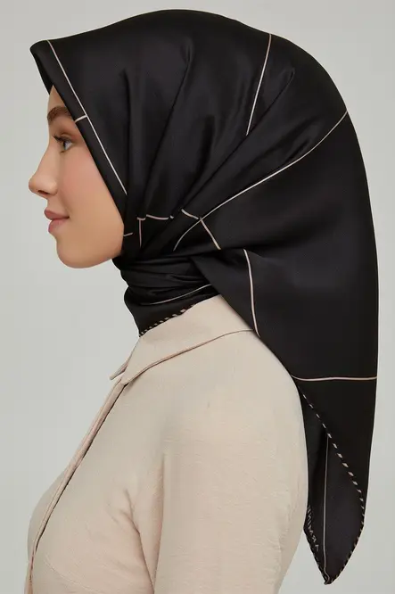 Armine Sura İpek Eşarp