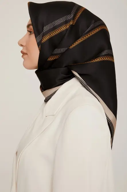 Armine Sura İpek Eşarp