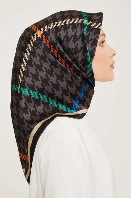 Armine Sura İpek Eşarp Siyah, Füme, Kazayağı Desen