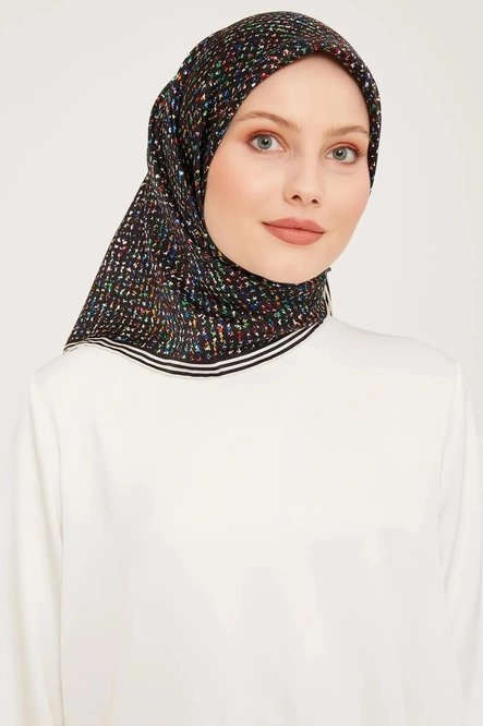 Armine Sura İpek Eşarp