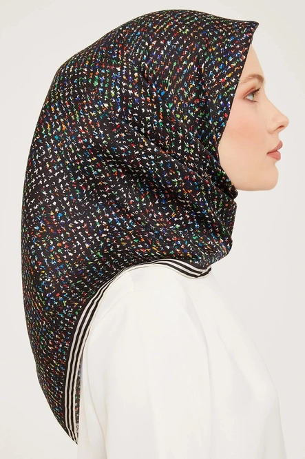 Armine Sura İpek Eşarp