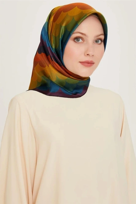 Armine Sura İpek Eşarp