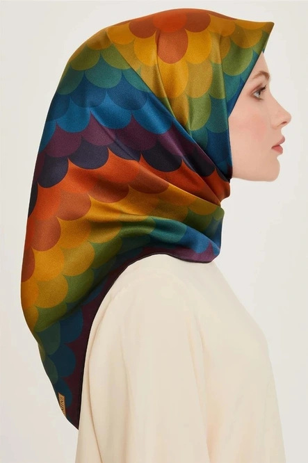 Armine Sura İpek Eşarp