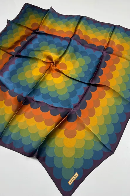 Armine Sura İpek Eşarp