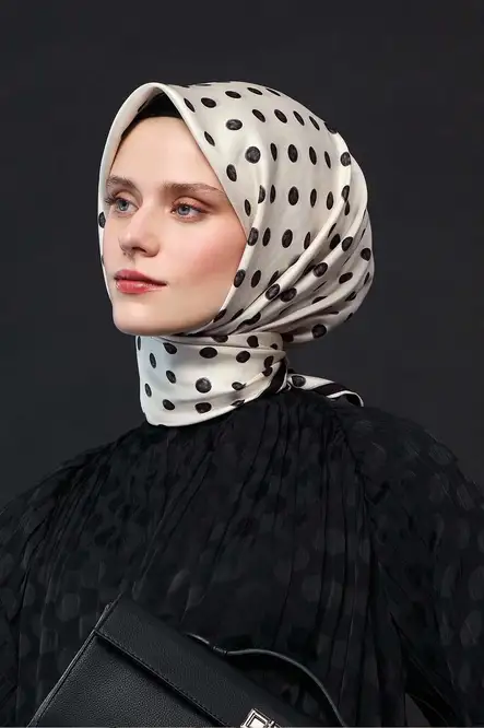 Armine Sura İpek Eşarp Krem, Siyah, Puantiyeli