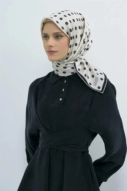 Armine Sura İpek Eşarp Krem, Siyah, Puantiyeli
